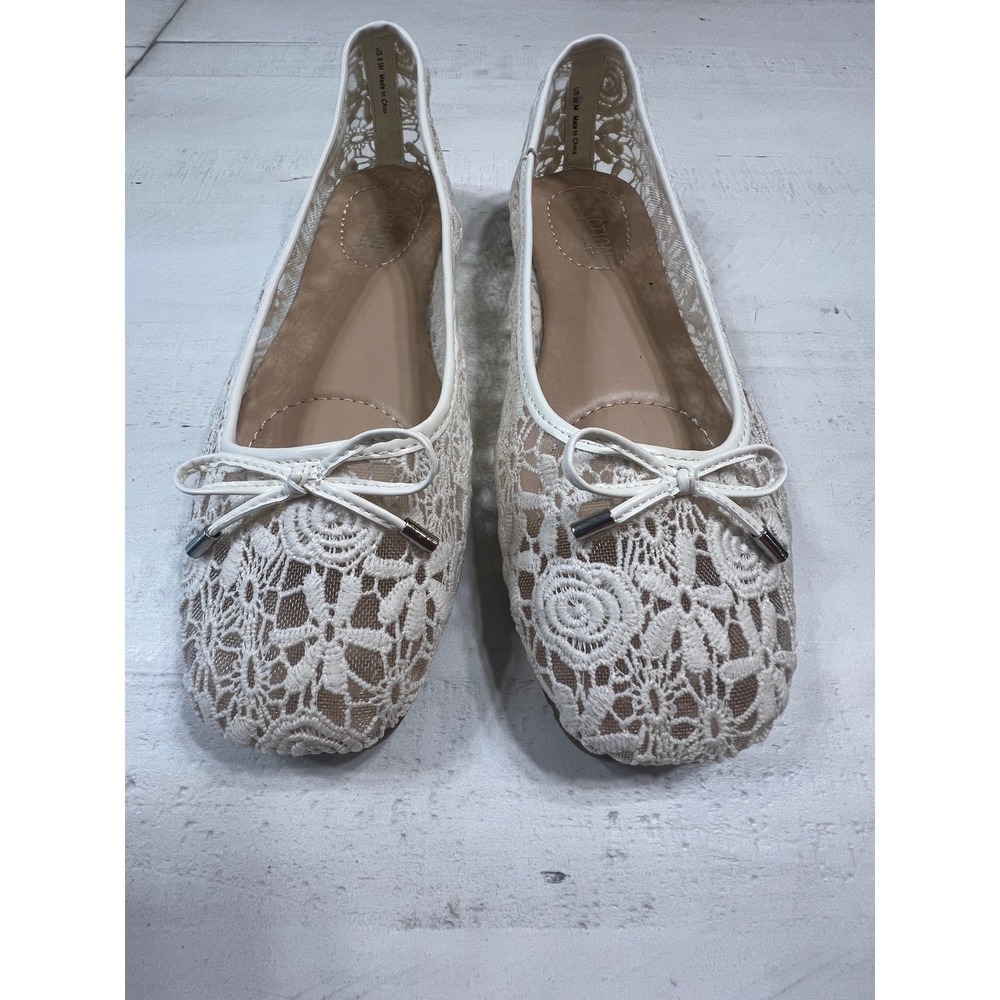 NWOT Kenneth Cole Reaction Women White Floral Lace Ballet Flats Size 9.5